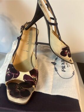 Vintage Prada Cream Slingback Peep-Toe Heels with Purple Floral Accents Y2K